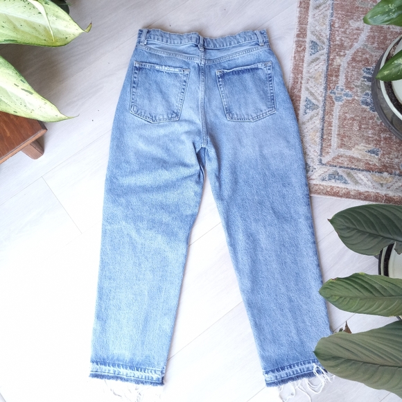 We The Free 28 High Rise Distressed Relaxed Fit Jeans, Sz 30 - Picture 2 of 16